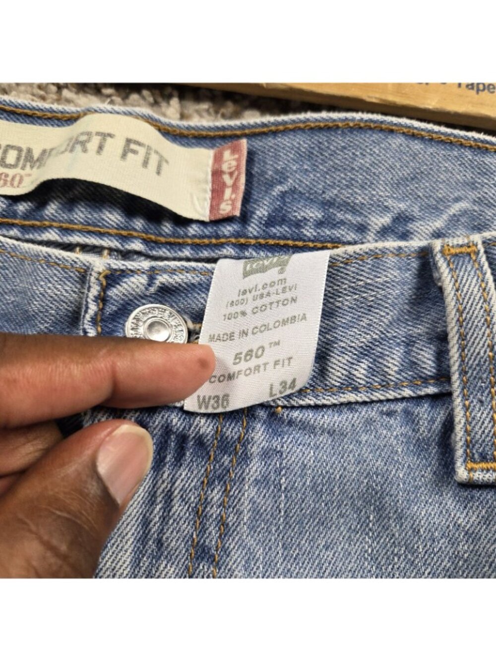 Levis 560 Jeans Mens 36x34 Medium Wash Blue Denim Comfort Fit Relaxed Tapered - Picture 4 of 8